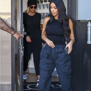 NWT ✨ Aritzia Contour Black Sleeveless XS